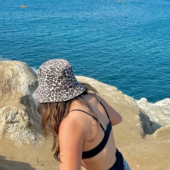 URBAN OUTFITTERS Brown & Beige Leopard Cheetah Animal Print Bucket Hat Accessory - Picture 3 of 16